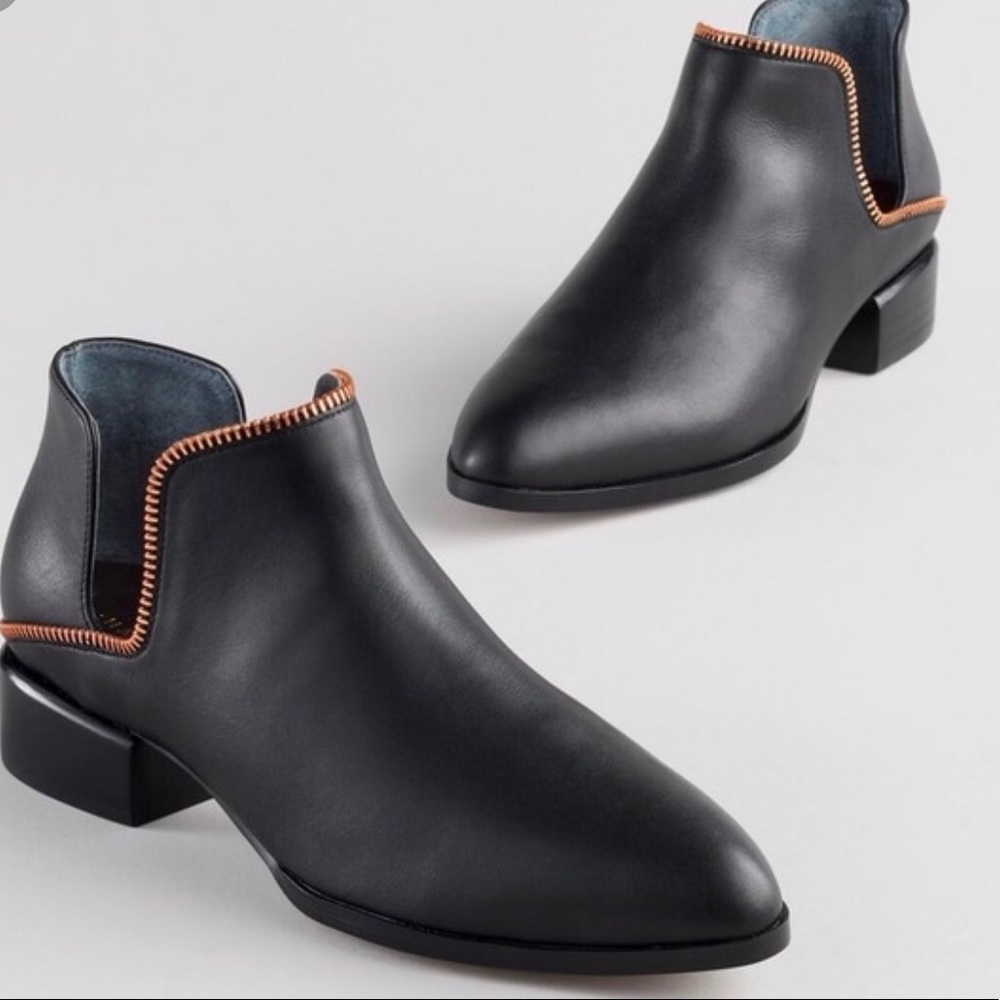 Halogen Black Leather Ankle Bootie